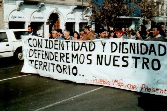 1996 Manifestation à Santiago contre la construction d'un barrage.